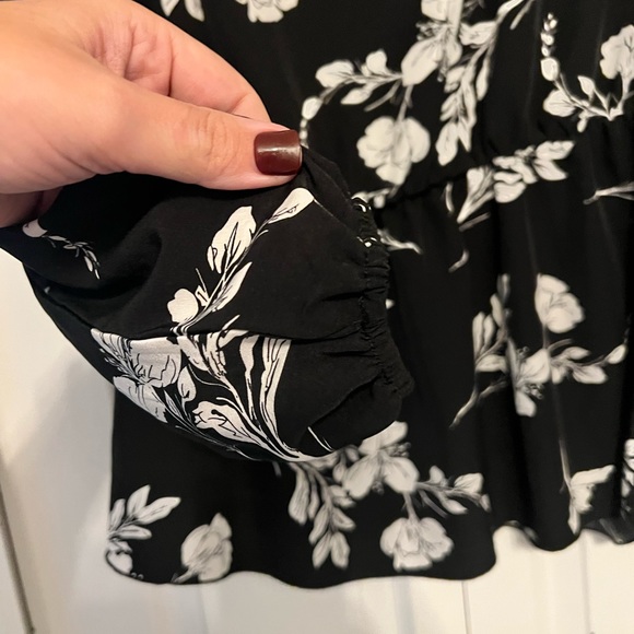 SHEIN Curve XXL Floral Blouse - Picture 7 of 9